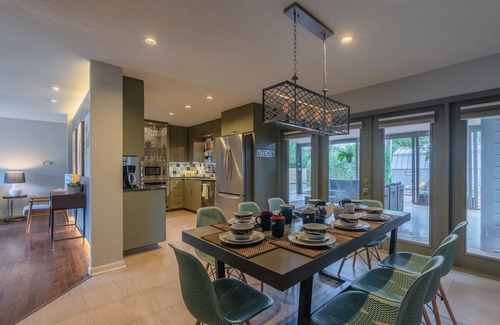 Shearer Hills - Ridgeview Maison | Private Jetted POOL, Firepit & BBQ in a Stunning House By Airport