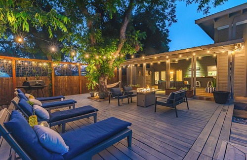 Shearer Hills - Ridgeview Maison | Private Jetted POOL, Firepit & BBQ in a Stunning House By Airport