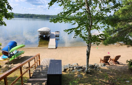 Nevis Cabine | New property listing! Private lake cabin. WiFi, Beach, Pontoon Rental