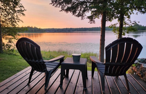 Nevis Cabine | New property listing! Private lake cabin. WiFi, Beach, Pontoon Rental