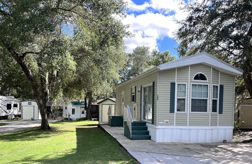 Fort McCoy Maison | Private lake community with boat ramp, beach and close proximity to Ocala hiking