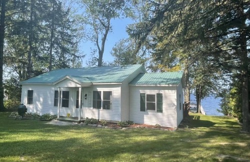 Swanton Cottage | Private Lakefront Cottage w/ Spectacular Sunsets!
