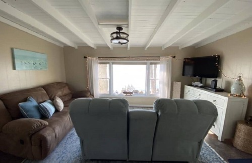 Swanton Cottage | Private Lakefront Cottage w/ Spectacular Sunsets!