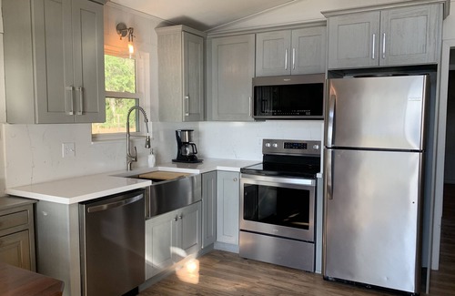 Hawthorne Maison | Hawthorne Lakefront Cottage sur privé, Spring Fed Lake, Animaux acceptés