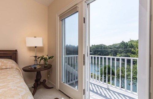 Kittery Point Maison | Private Lighthouse at Waterfront Chauncey Creek