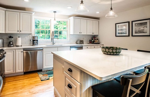Campground Landing Maison | Private Location - Heated Salt Water Pool - Walk to Campground Beach