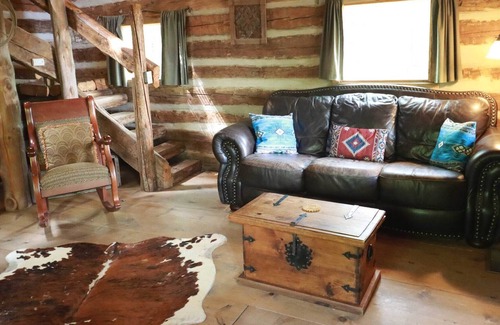Brenham Cabine | Private Log Cabin for a Unique Getaway at Scenic Hill Retreat