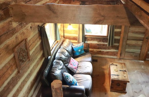 Brenham Cabine | Private Log Cabin for a Unique Getaway at Scenic Hill Retreat