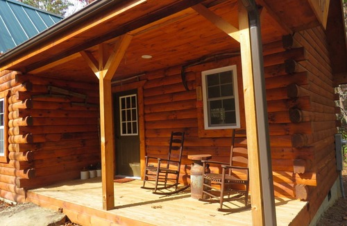Fletcher Cabine | Private log cabin on 3.5 acres