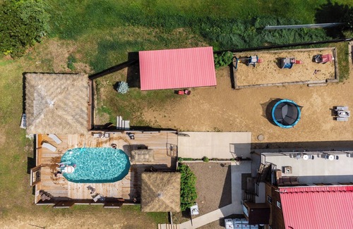 Mandeville Chalet De Ski | Resort privé en bois rond, 30 pers.,piscine, spa, salle de jeux, et ++