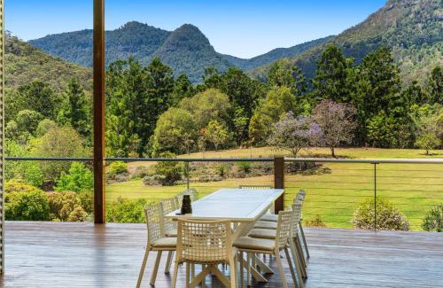 Lamington Maison | Private luxury in the mountains with running creek