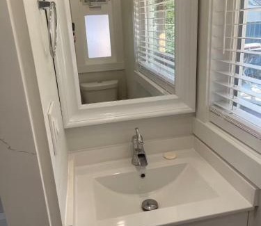 Hope Maison | Private Luxury Relaxing HOME w BBQ & Gas Fire-pit