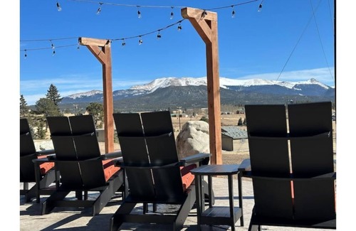 Divide Maison | Colorado Luxury Retreat-Mountain View & Hot Tub