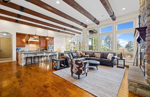 Colorado Springs Maison | Private Luxury Lodge in Colorado Forest