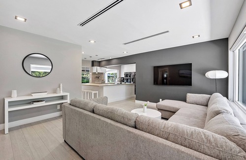 Downtown Fort Lauderdale Maison | Private Luxury SE Fort Lauderdale Peninsula with Large, Heated Pool and Dock