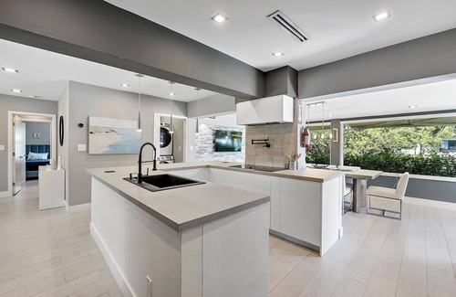 Downtown Fort Lauderdale Maison | Private Luxury SE Fort Lauderdale Peninsula with Large, Heated Pool and Dock