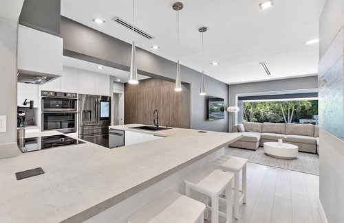 Downtown Fort Lauderdale Maison | Private Luxury SE Fort Lauderdale Peninsula with Large, Heated Pool and Dock