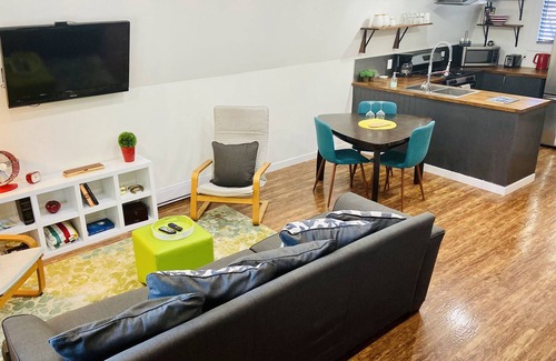 BX Maison | Private Middleton Mountain Chalet Bungalow. Pet Friendly W/amazing Views