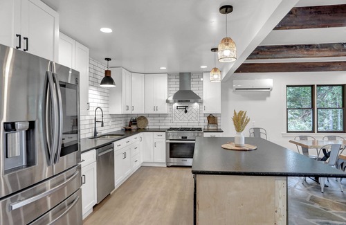 Newport Maison | Private, modern home with river view, on 48 acres