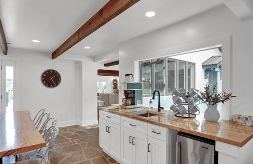 Newport Maison | Private, modern home with river view, on 48 acres