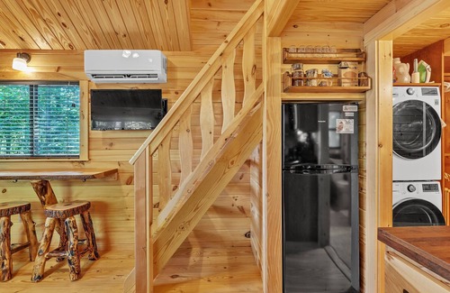 Jay Cabine | Private, Modern Log Cabin @ The Woodshed Lodge; Pet Friendly; Sleep 6