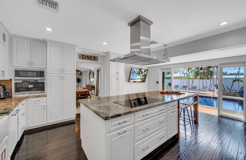 Harbor Beach Maison | Private neighborhood | Heated Pool | Walk To Beach | Lush Surroundings | Harbor Key |