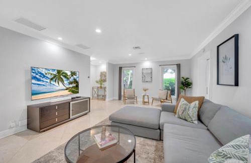 Harbor Beach Maison | Private neighborhood Heated Pool Lush Surroundings Harbor Key RESlDENCES