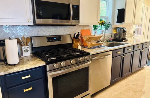 New Durham Maison | Private NH Waterfront Retreat – Hot Tub, Dog Friendly, Family & Remote Work