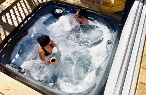 New Durham Maison | Private NH Waterfront Retreat – Hot Tub, Dog Friendly, Family & Remote Work