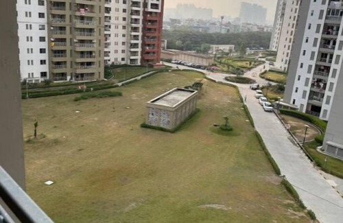 Noida Appartement | Private Oasis Garden Stunning 3 Bedroom Apartment