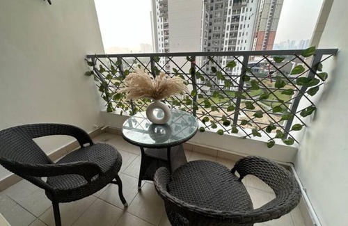 Noida Appartement | Private Oasis Garden Stunning 3 Bedroom Apartment