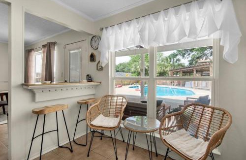 Northeast Pensacola Maison | Private oasis, Pool, Downtown PNS & Beach 3BR-2,5BT