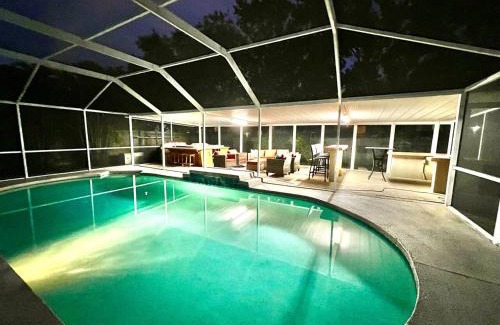 Town 'n' Country Maison | Private Oasis Retreat Heated Pool Hot Tub Beaches