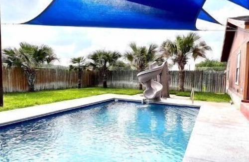Sandia Maison | Private one-acre Oasis Pool Resort - near Corpus Christi Lake