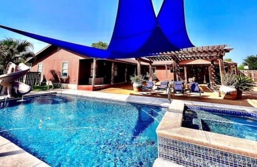 Sandia Maison | Private one-acre Oasis Pool Resort - near Corpus Christi Lake