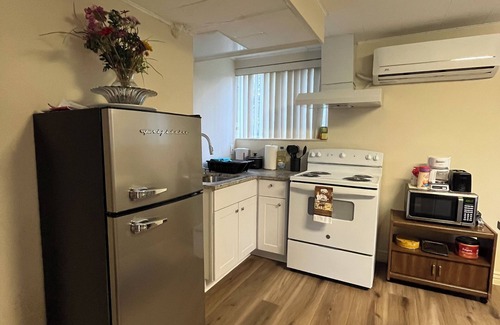 Cottonwood Heights Maison | Private One Bedroom Basement Apartment