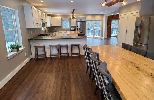 Hillsgrove Cabine | Private Outdoor Escape on Bear Mountain