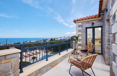 Koutouloufari Villa | Paradis privé avec piscine chauffée et vue panoramique sur la mer à couper le souffle