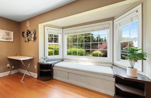 Mercer Island Maison | Private park in a cozy home next to I-90 huge yard