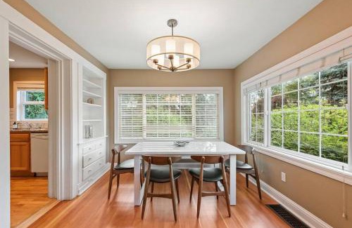 Mercer Island Maison | Private park in a cozy home next to I-90 huge yard