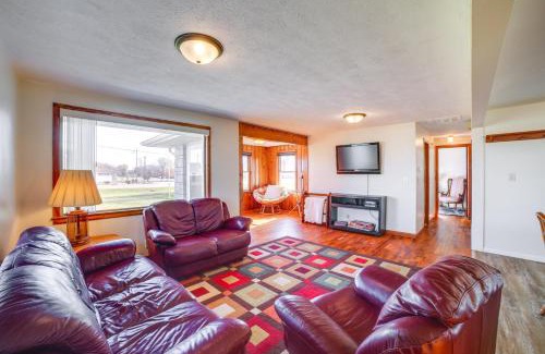 Tefft Maison | Private Patios and Sunset Views Francesville Home