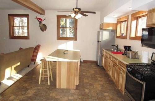 New Albany Cabine | Private, Pet-Friendly, Cozy Cabin