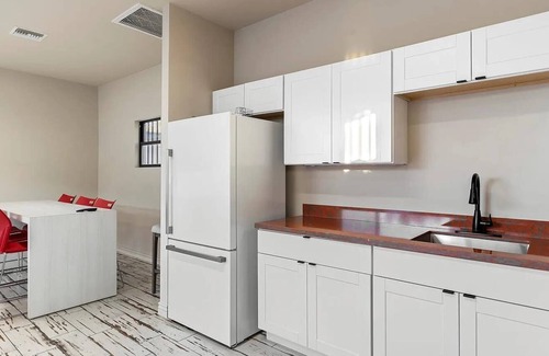 Desert View Village Maison | Private Pickleball Court, Pool heat, Spa & Fire Pit ++