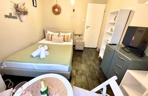 Resita Appartement | Private Place to Stay self check in-nonstop- NETFLIX-WIFI