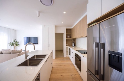 Anna Bay Villa | *NEW* Plunge Pool, Walk to Beach, Olas Villa 1