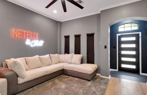 Wellborn Maison | Private Pool and Hot Tub Wild Horse Home!