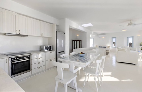 Nea Cryssi Akti Villa | Thea Villas 4, entièrement équipée, vue panoramique à couper le souffle sur la mer et le coucher du soleil,