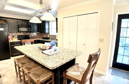 San Antonio Maison | PISCINE PRIVÉE & CABANA! Table de billard / grill / spacieux yd! Emplacement Conv! SLEEPS 17!