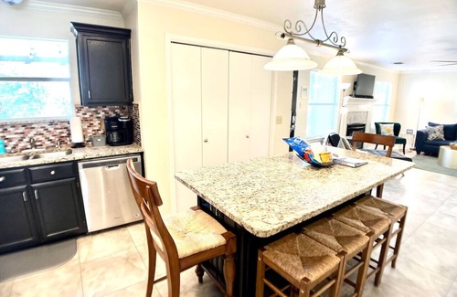 San Antonio Maison | PISCINE PRIVÉE & CABANA! Table de billard / grill / spacieux yd! Emplacement Conv! SLEEPS 17!