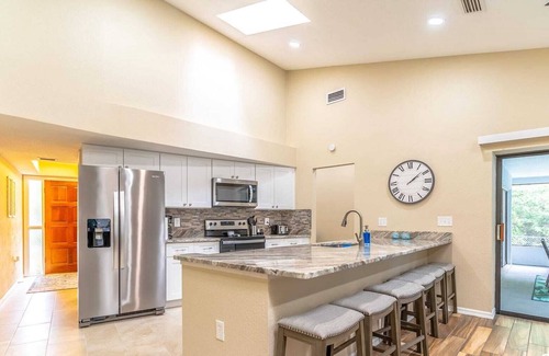 Windsor Mill Maison | Private Pool Home with Covered Lanai 2 Miles to Hudson Beach